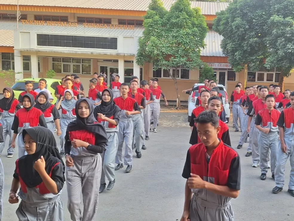 Pembiasaan Kebugaran Jasmani Sebelum Praktik Siswa TKR SMKN 1 Majalengka